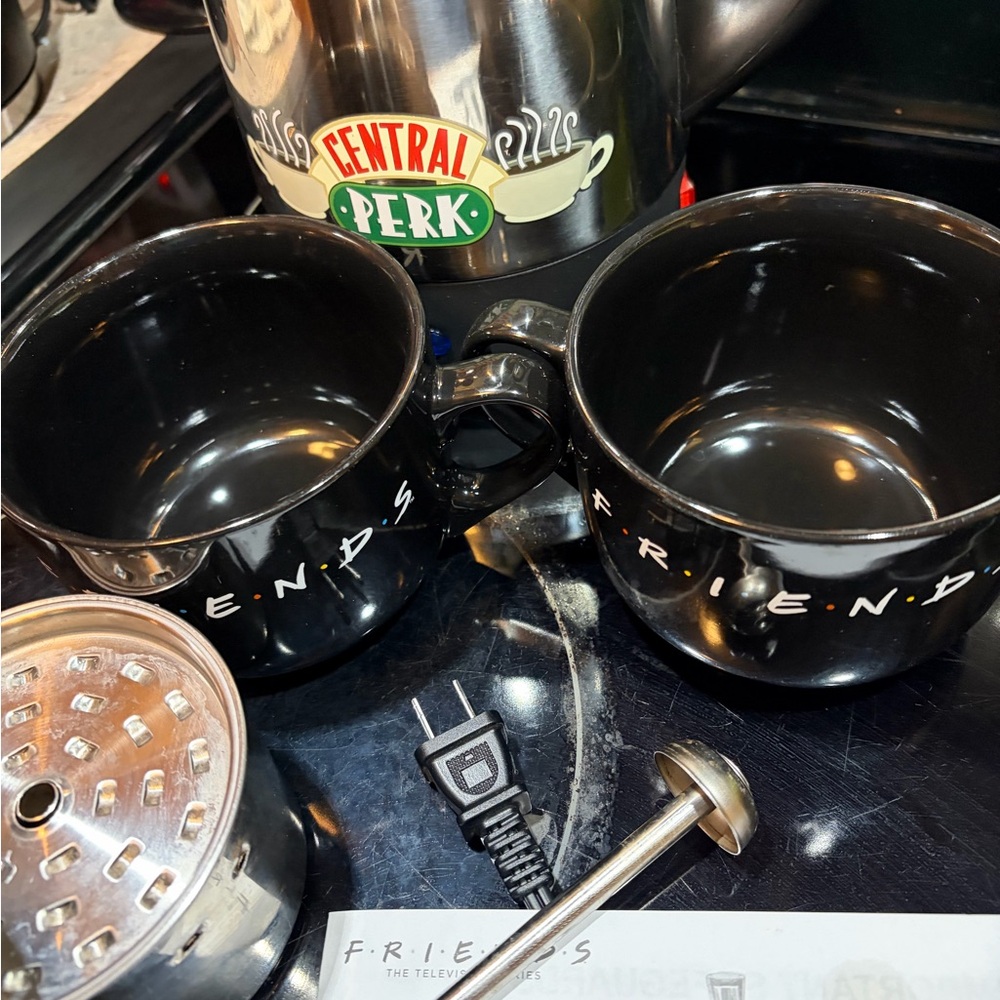 Warner Bros. Central Perk Coffee Set - Black and Silver - Picture 5 of 9